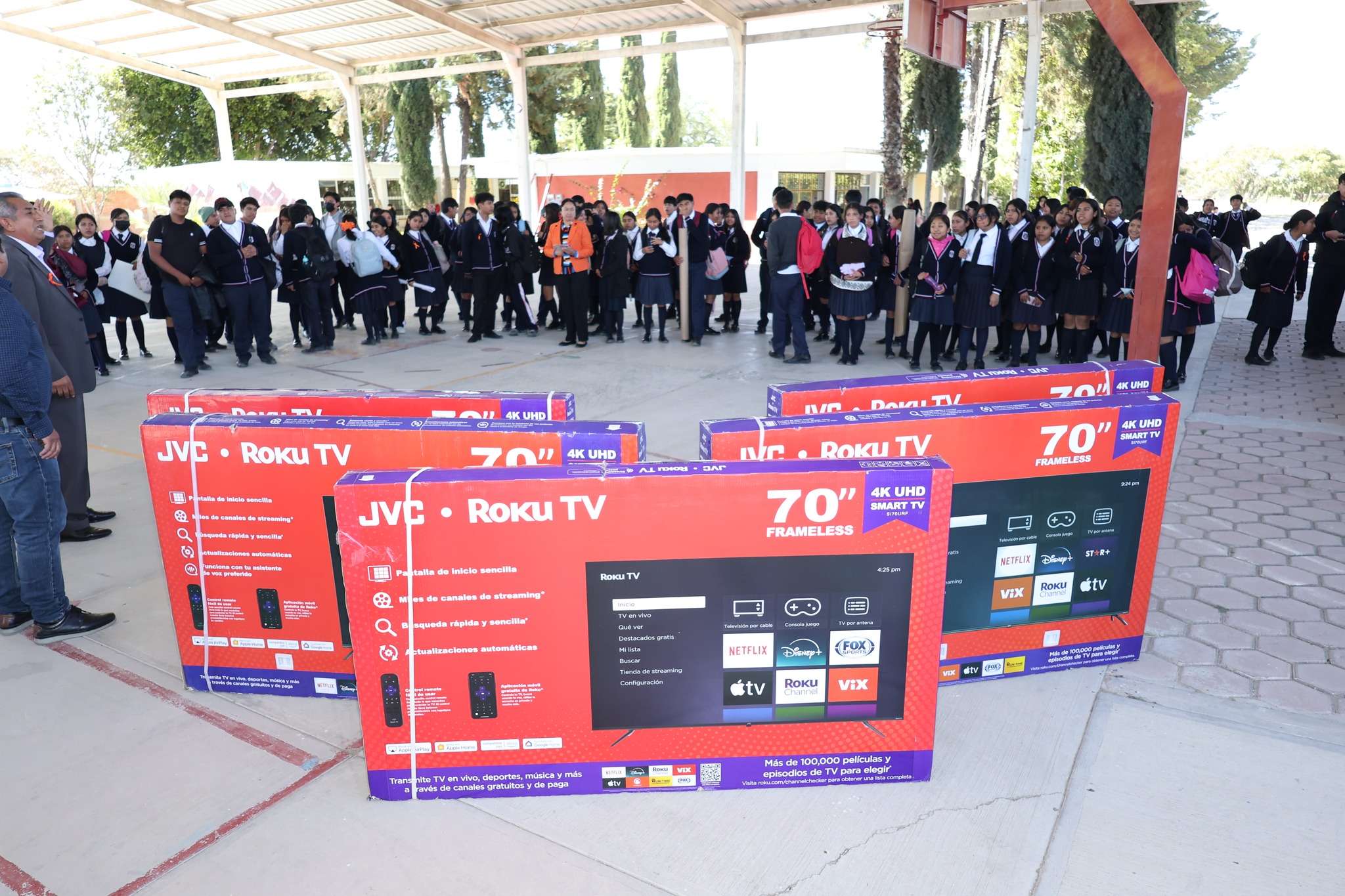 Imagen de ENTREGA DE CINCO PANTALLAS